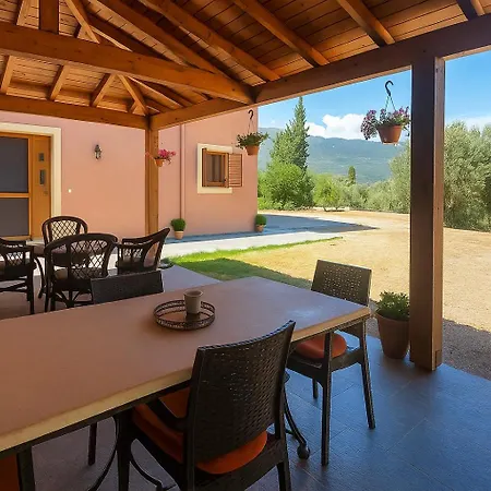 Harmony Near Dassia, 度假居 *